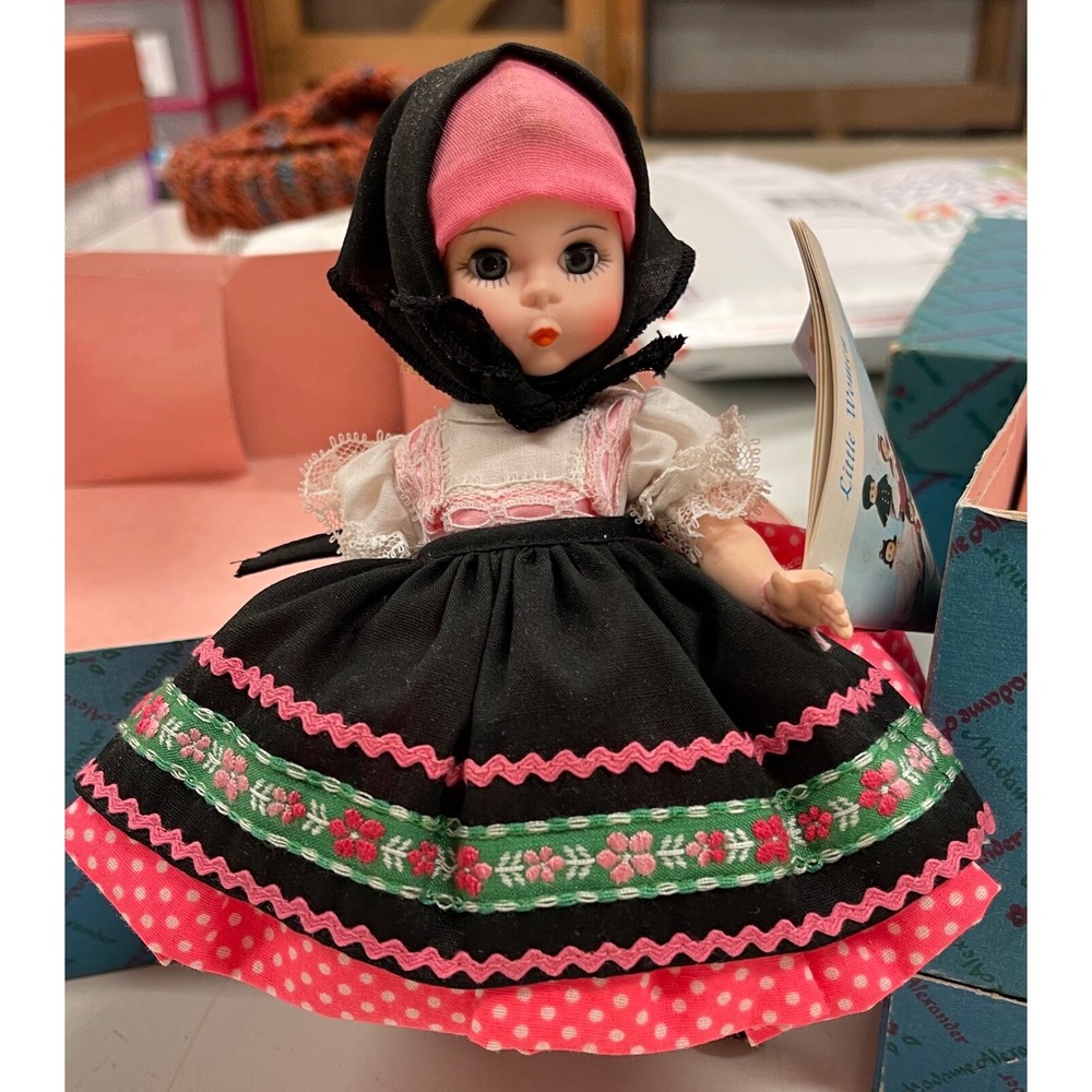 Madame Alexander 8" Doll Yugoslavia #589 with original Box EUC